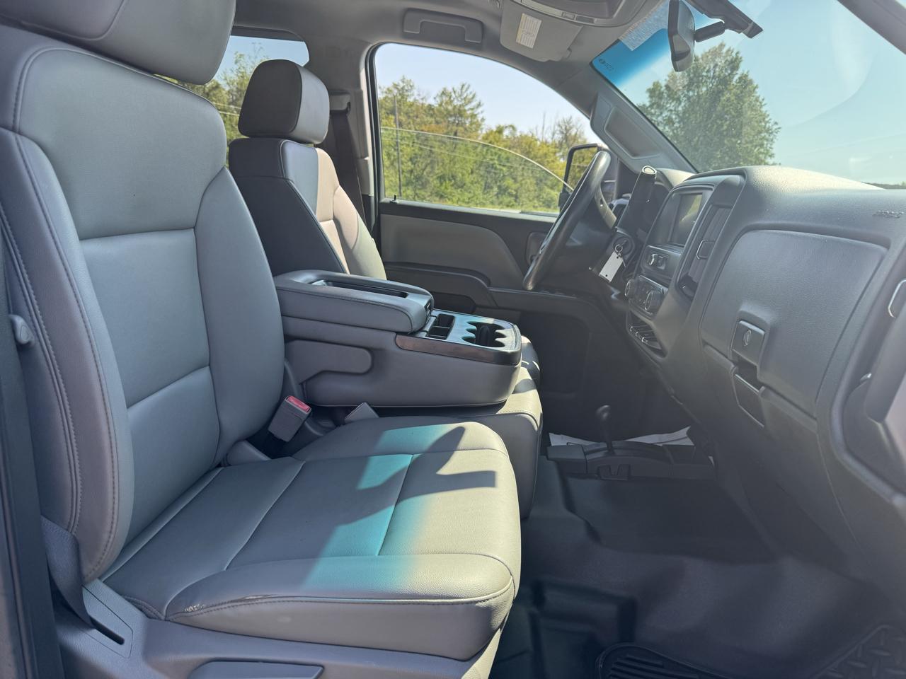 Chevrolet Silverado photo 24