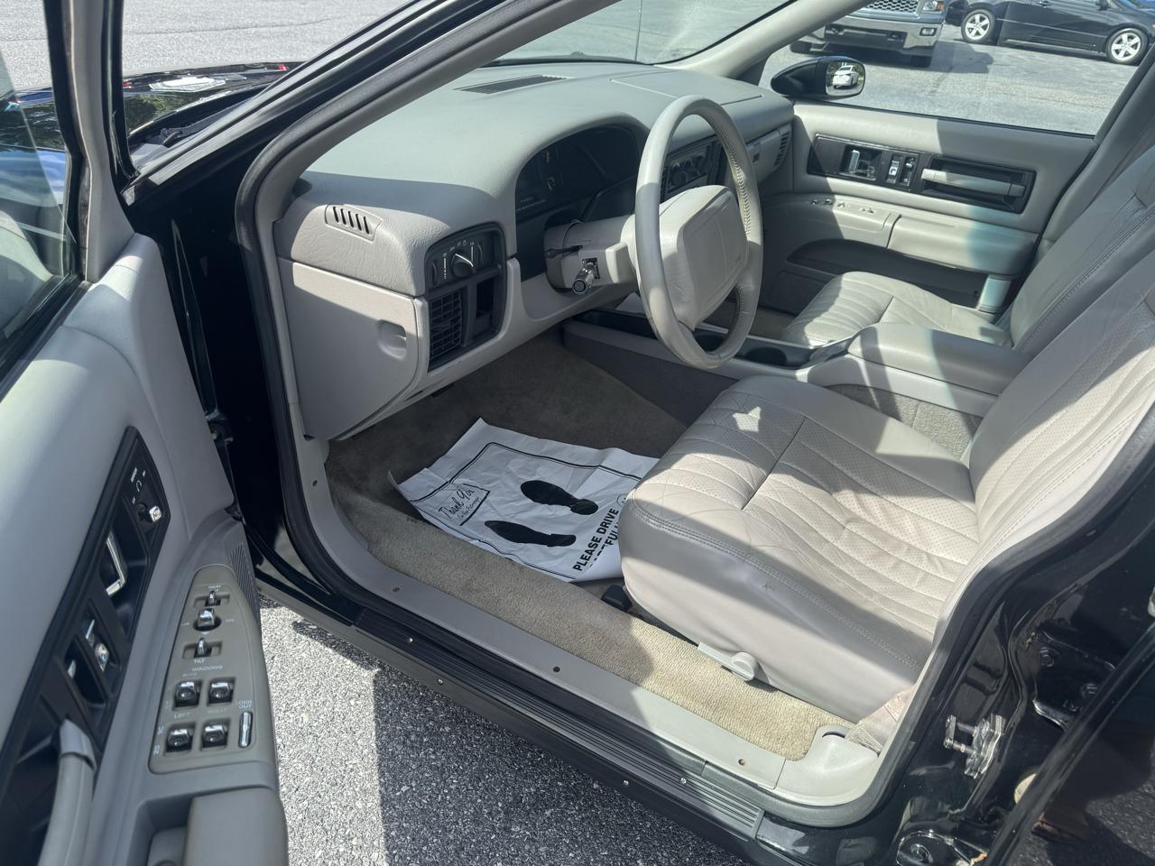 Chevrolet Caprice Classic/Impala SS 4dr Sedan LS 1994