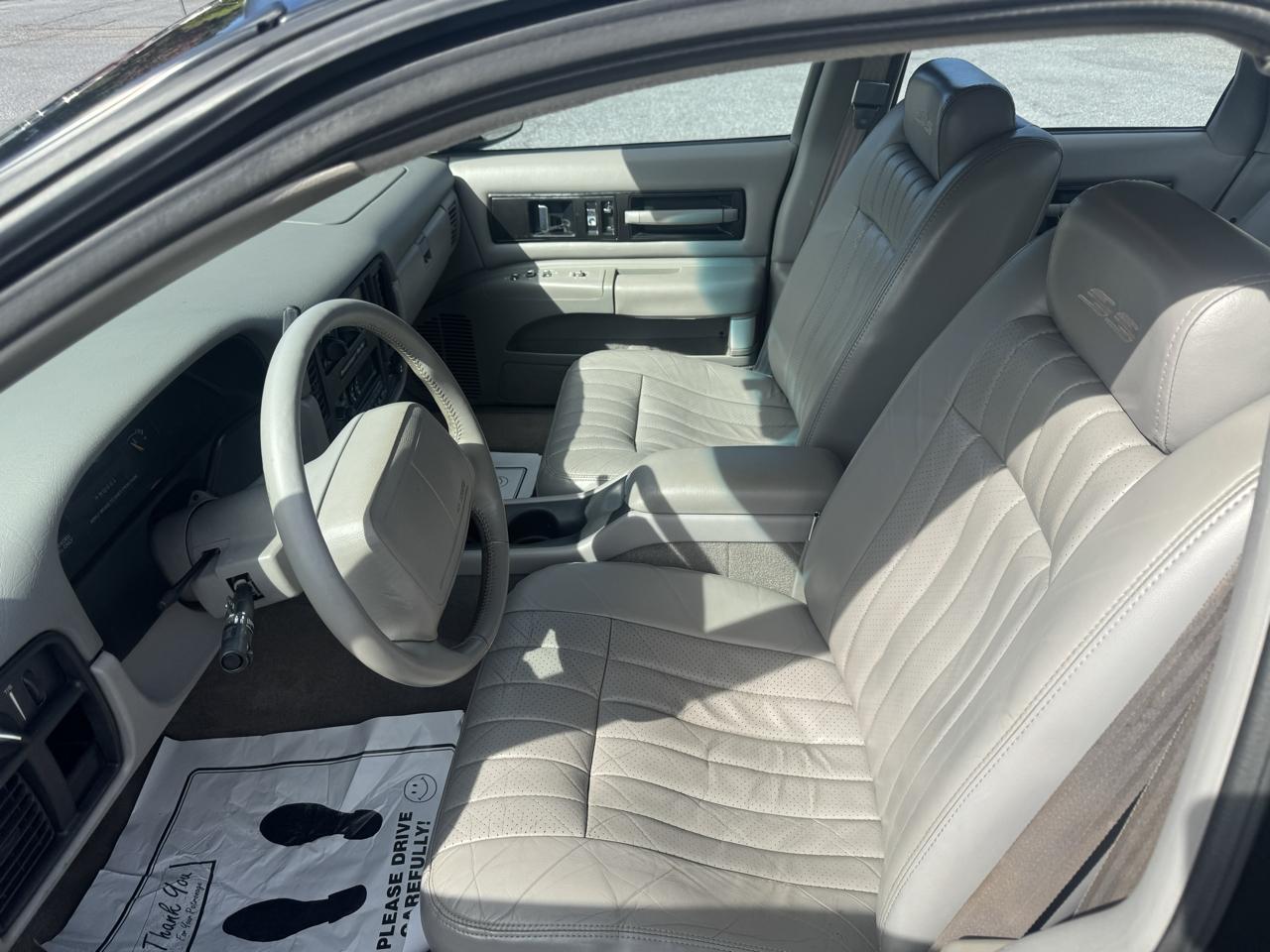 Chevrolet Caprice Classic/Impala SS 4dr Sedan LS 1994