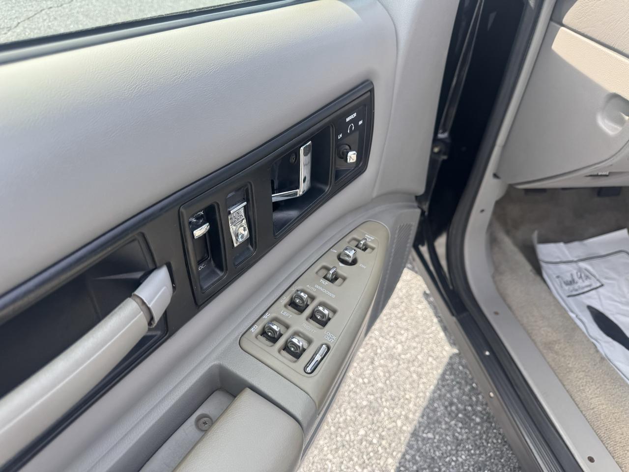 Chevrolet Caprice Classic/Impala SS 4dr Sedan LS 1994