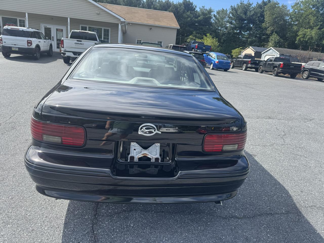 Chevrolet Caprice Classic/Impala SS 4dr Sedan LS 1994