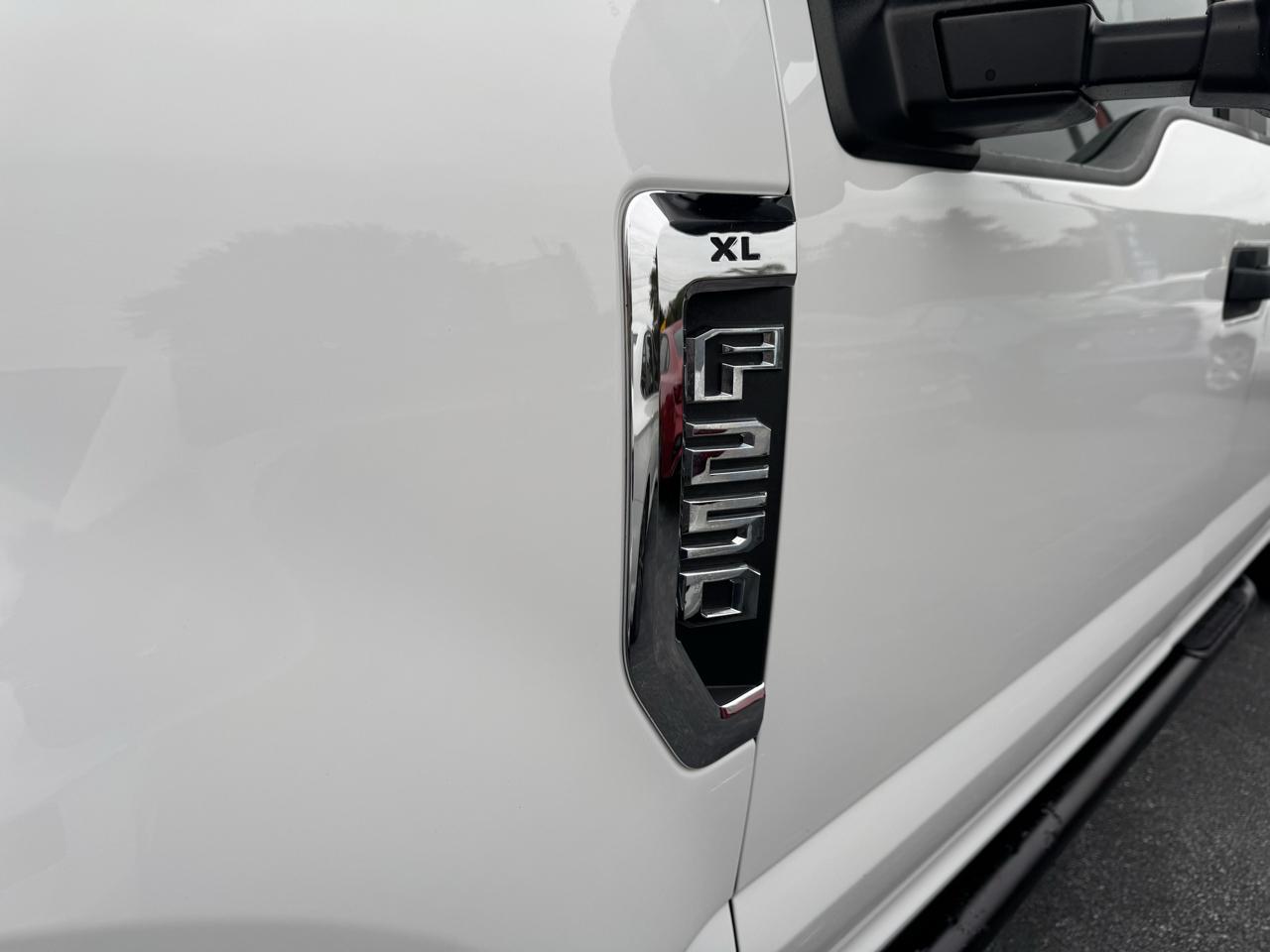 Ford Super Duty F-250 SRW XL 4WD Crew Cab 8' Box 2019