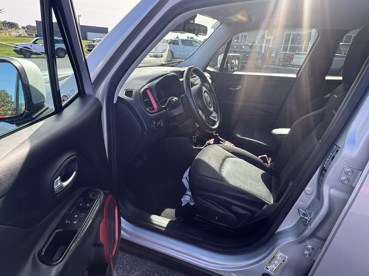 Jeep Renegade photo 22