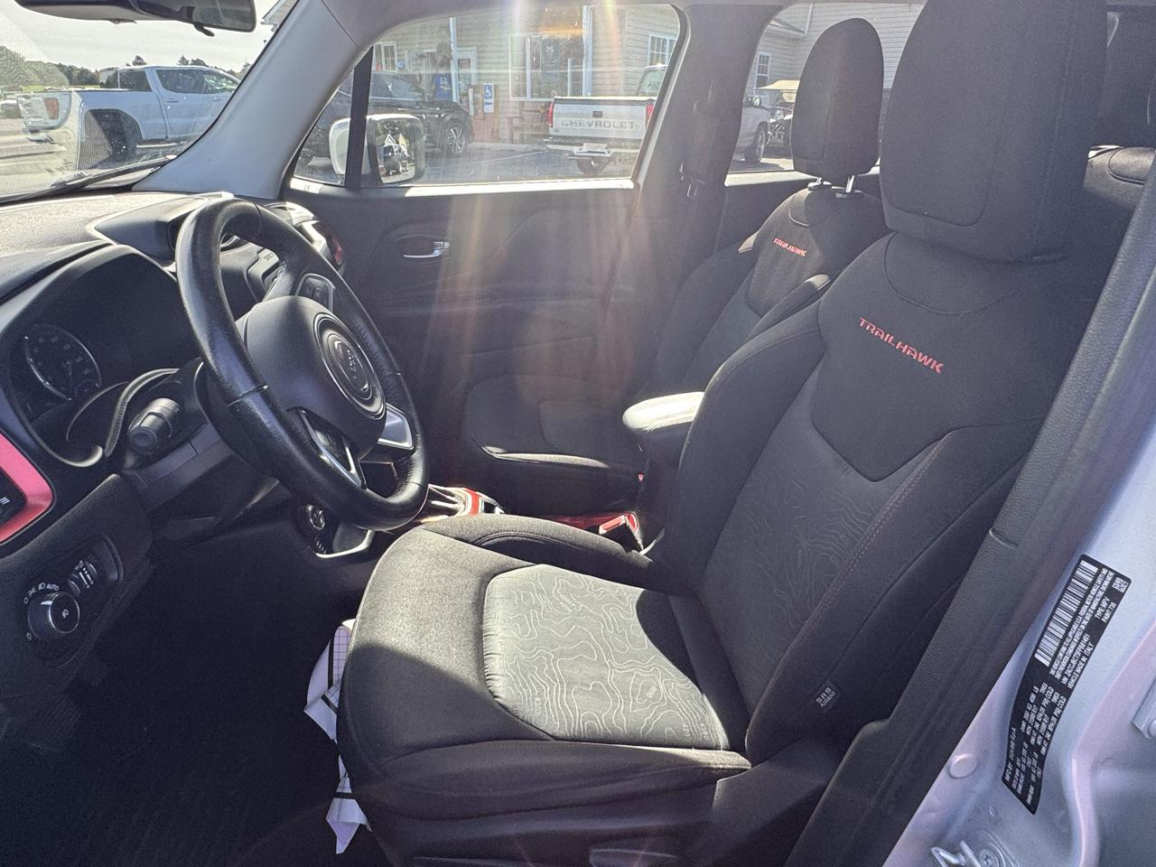 Jeep Renegade photo 24