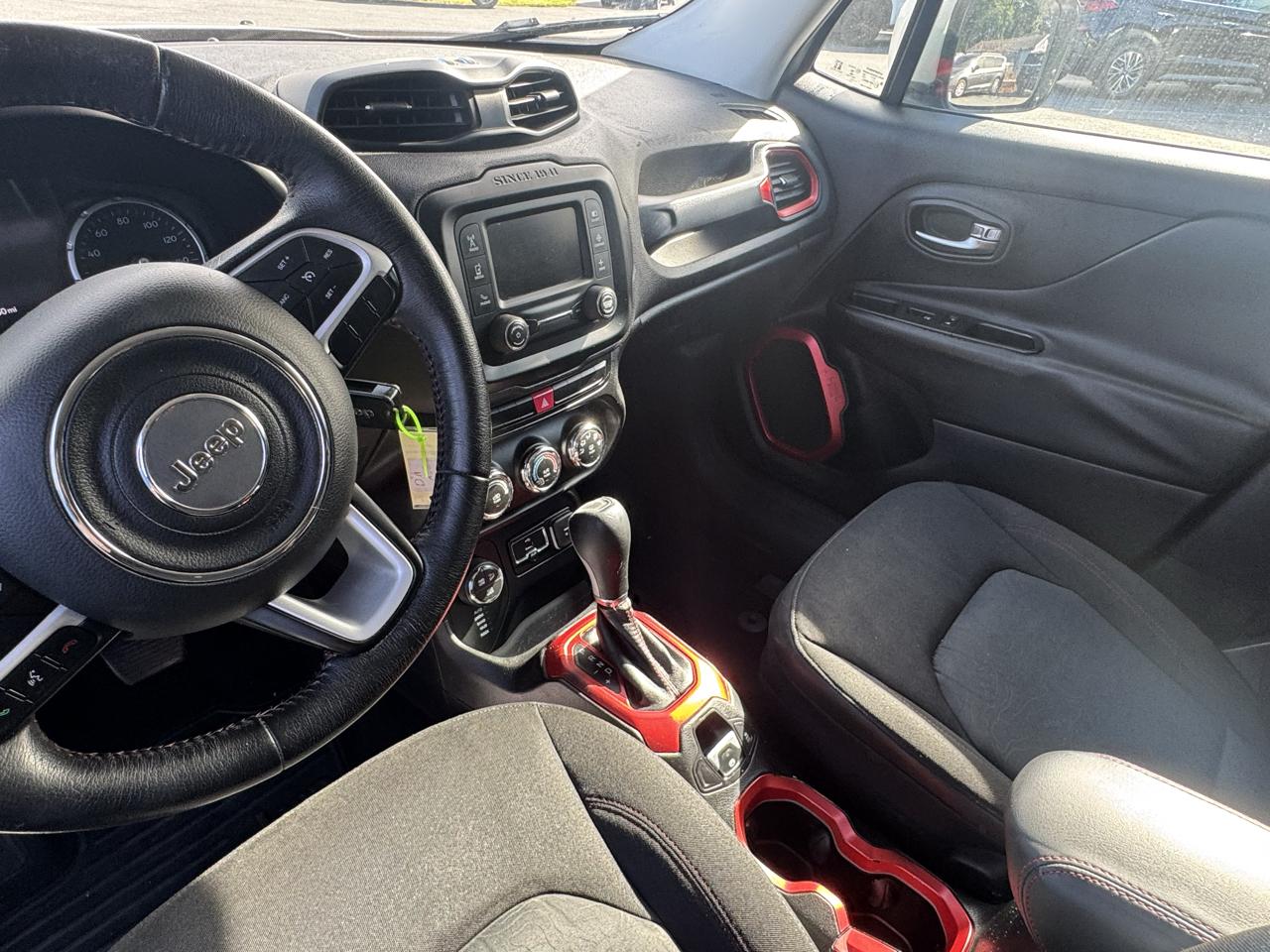 Jeep Renegade photo 25