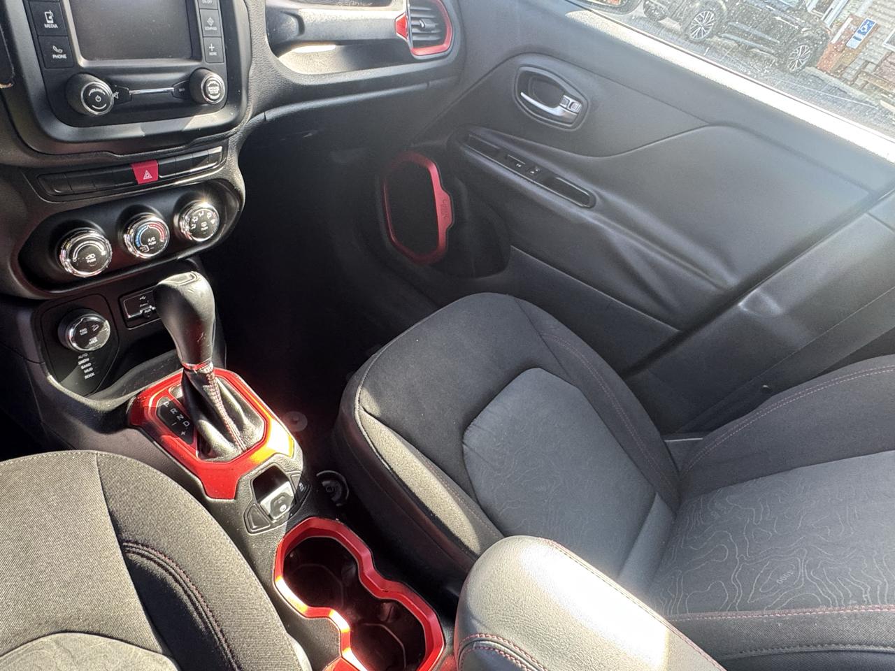 Jeep Renegade photo 26