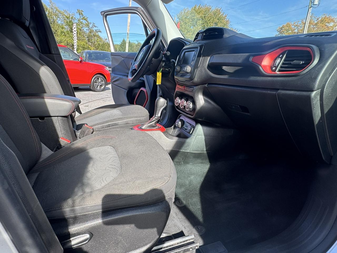 Jeep Renegade photo 27