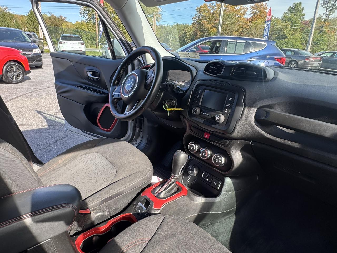 Jeep Renegade photo 28