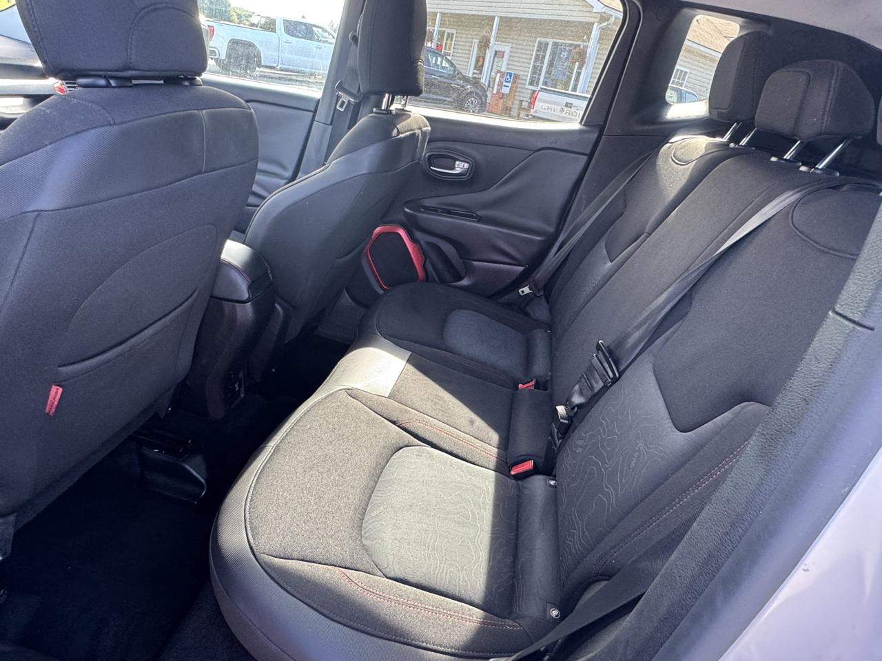 Jeep Renegade photo 30