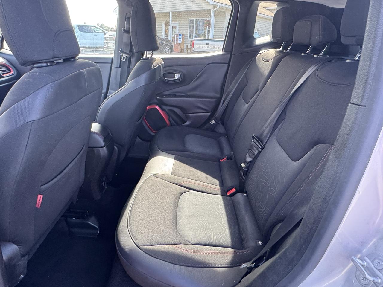 Jeep Renegade photo 31