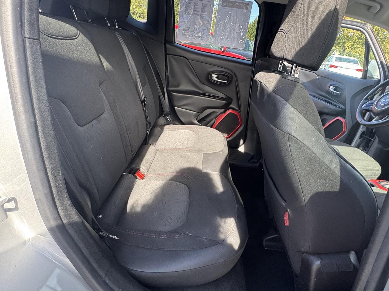 Jeep Renegade photo 32