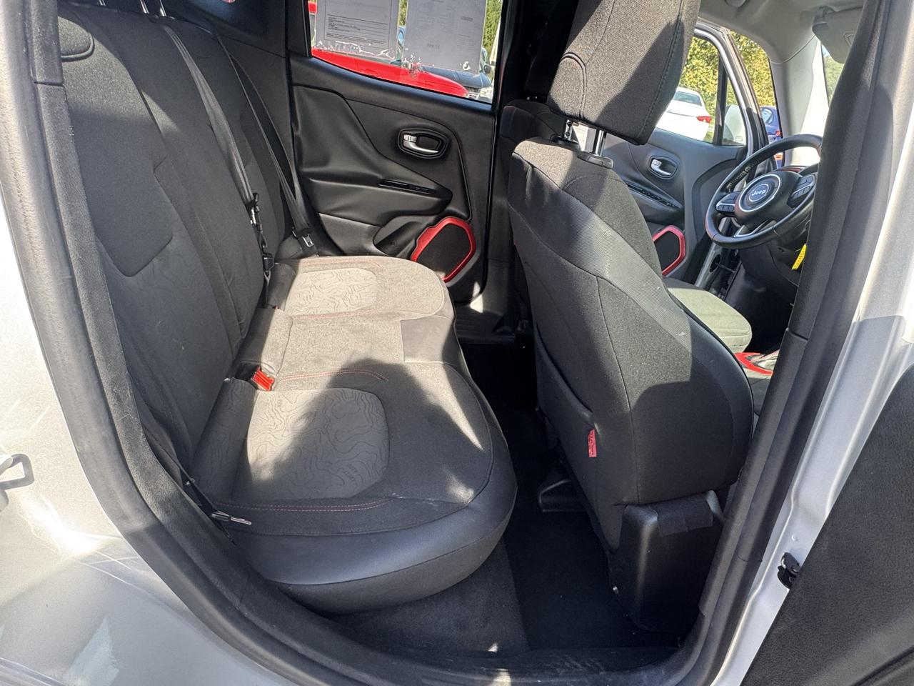 Jeep Renegade photo 33