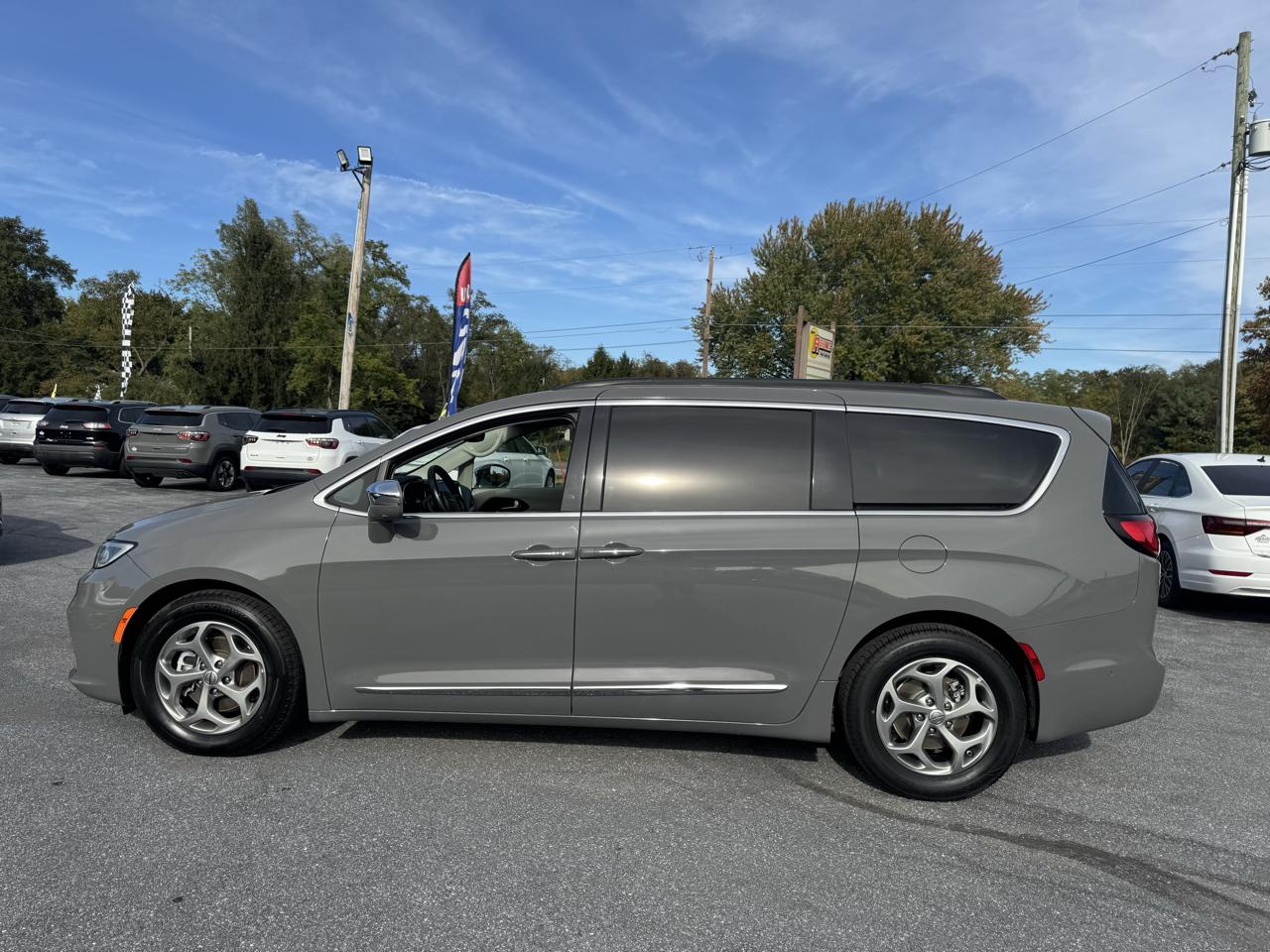 Chrysler Pacifica Limited FWD 2022