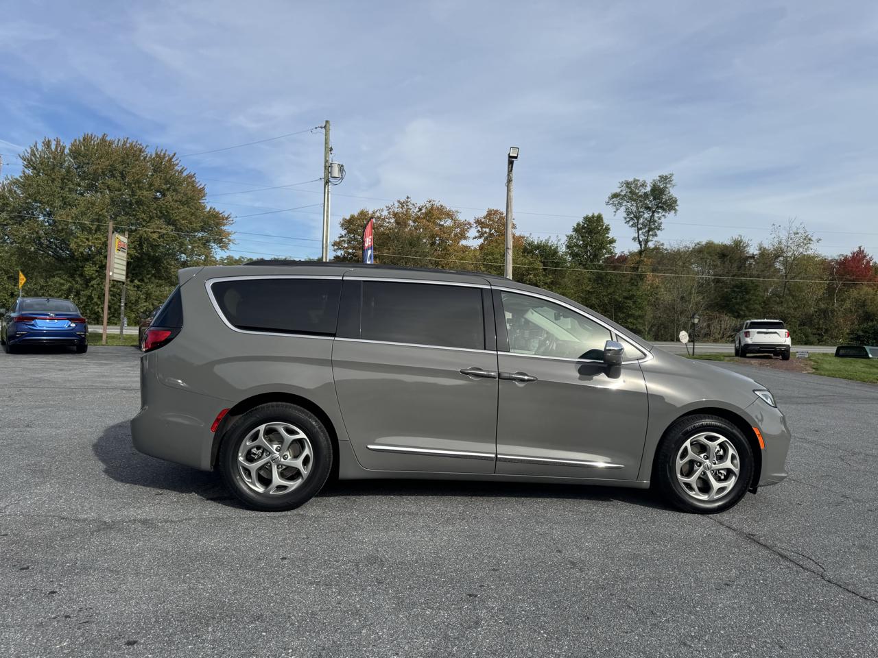Chrysler Pacifica Limited FWD 2022