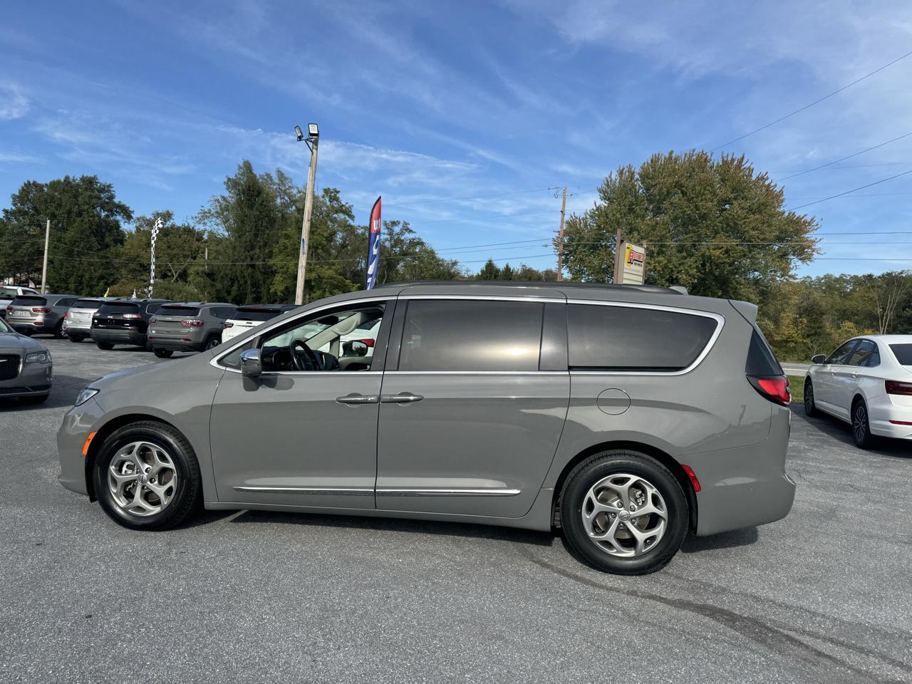 Chrysler Pacifica Limited FWD 2022