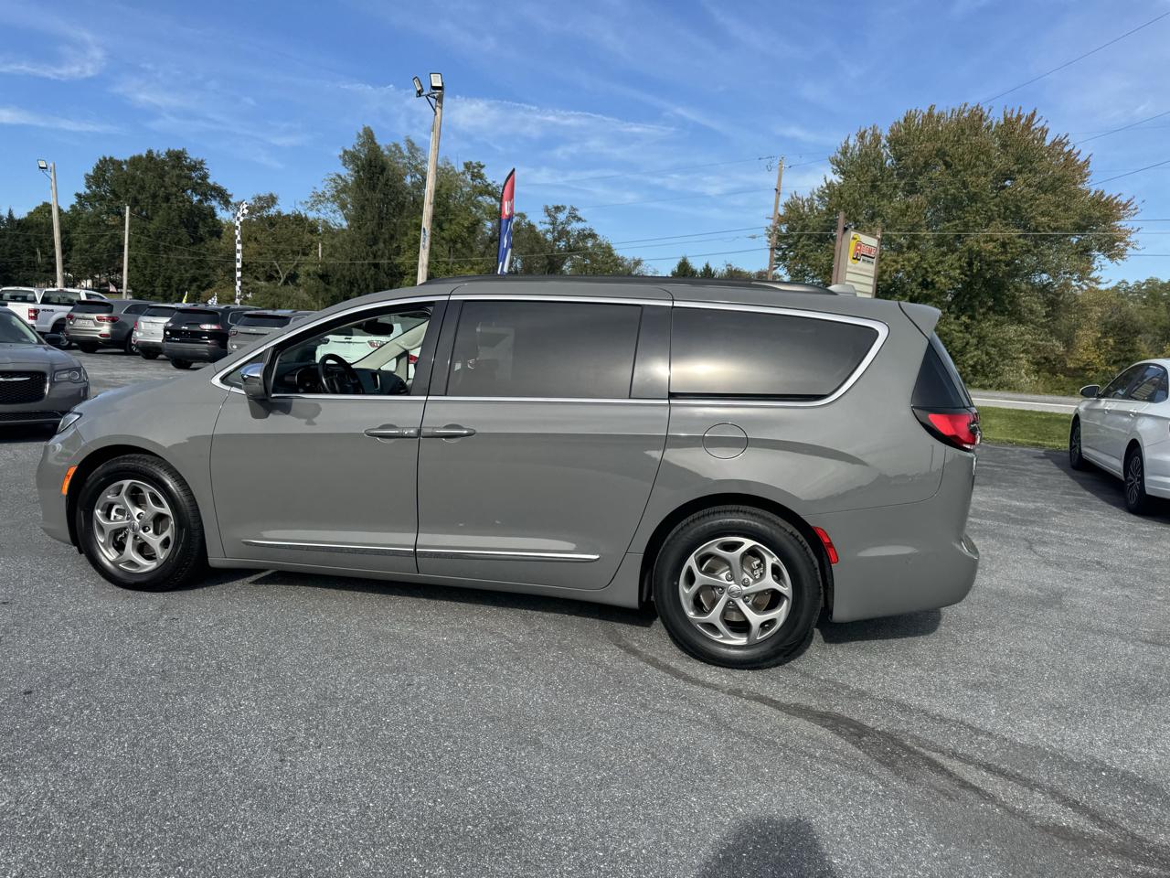 Chrysler Pacifica Limited FWD 2022