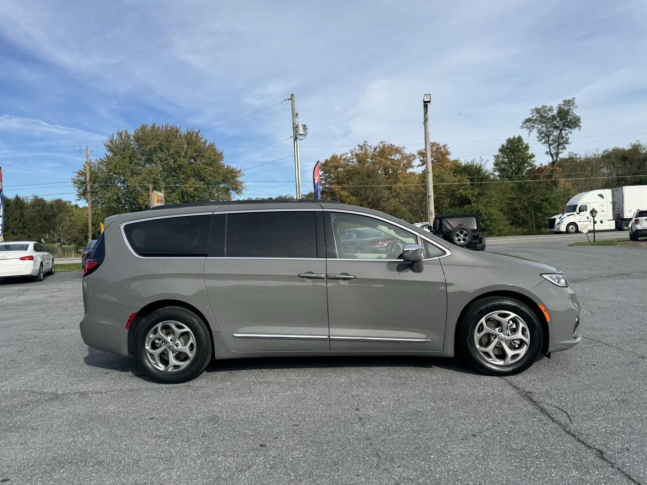 Chrysler Pacifica Limited FWD 2022