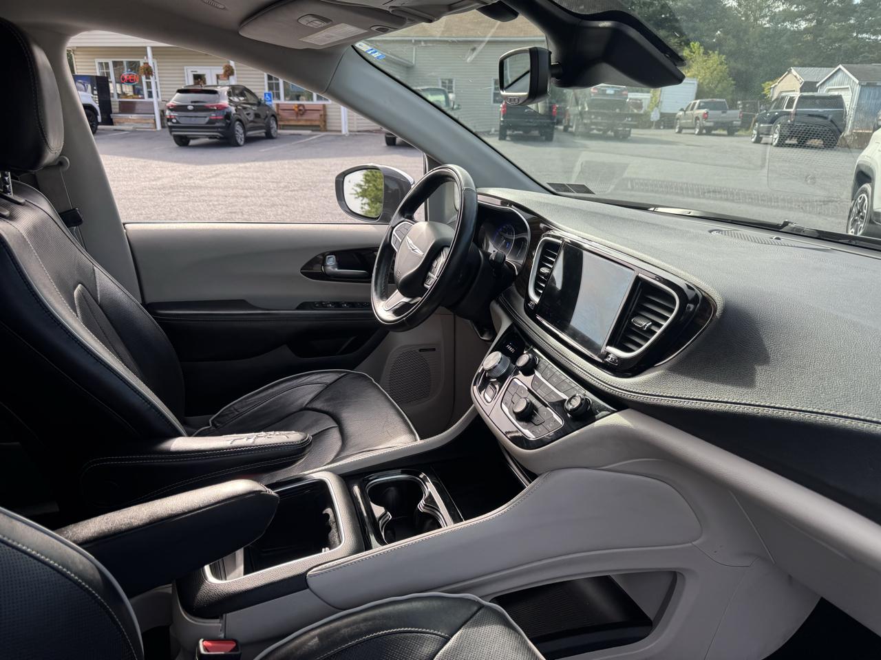 Chrysler Pacifica Limited FWD 2022