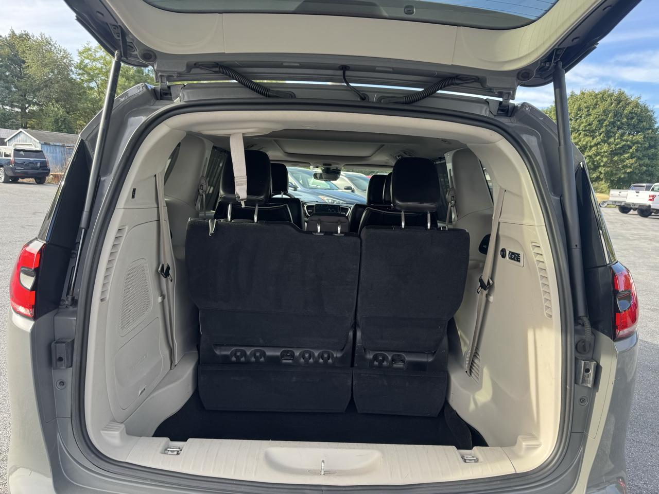 Chrysler Pacifica Limited FWD 2022