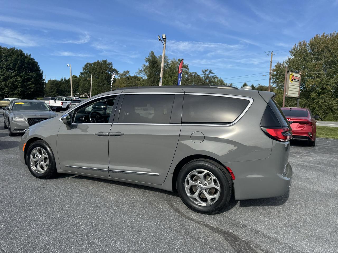 Chrysler Pacifica Limited FWD 2022