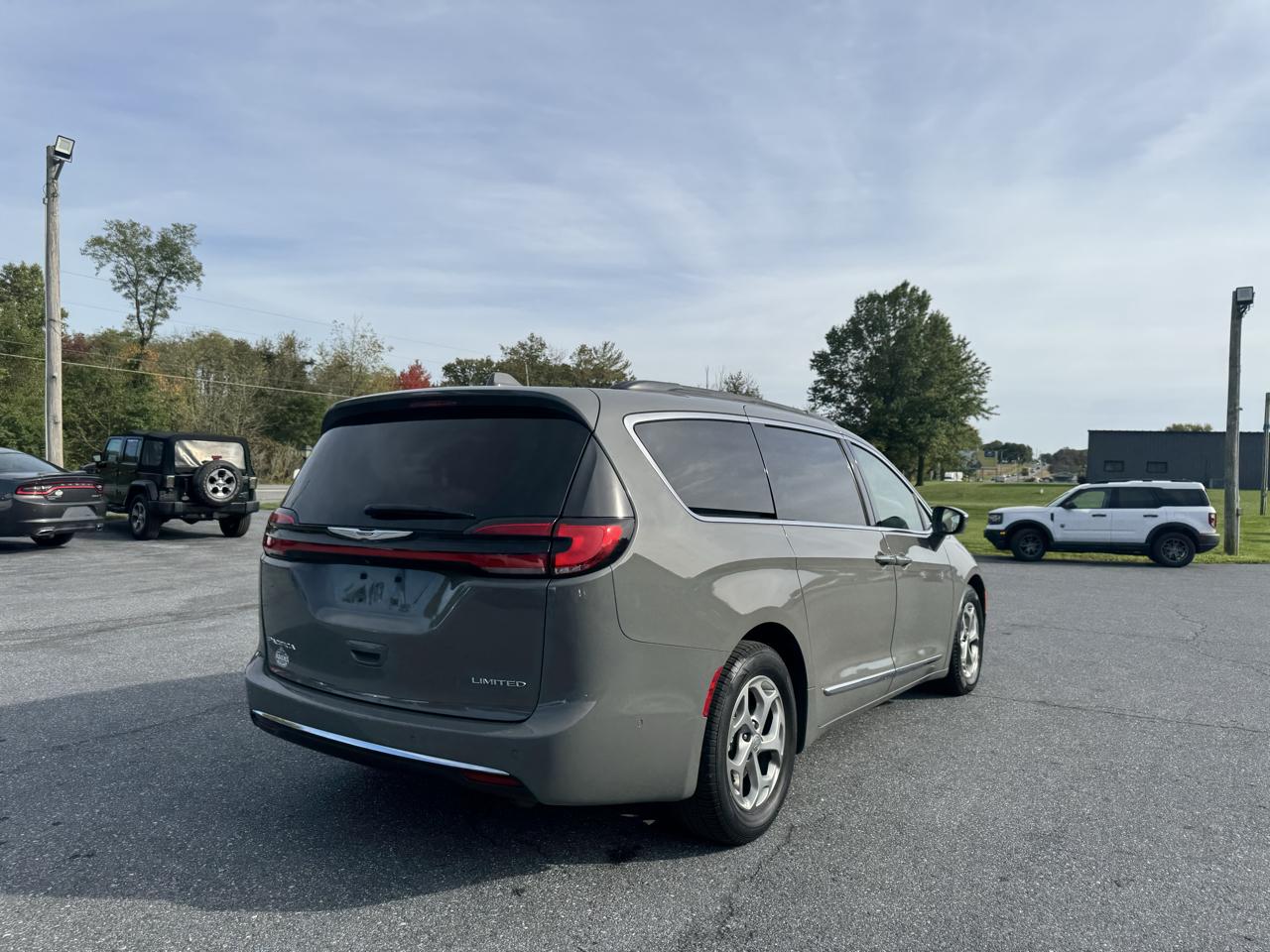 Chrysler Pacifica Limited FWD 2022