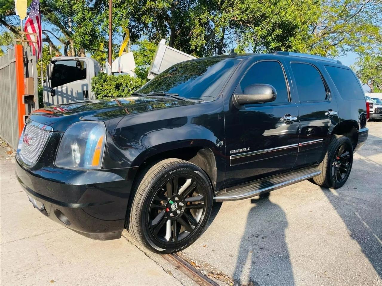 GMC Yukon Denali 4WD 2012