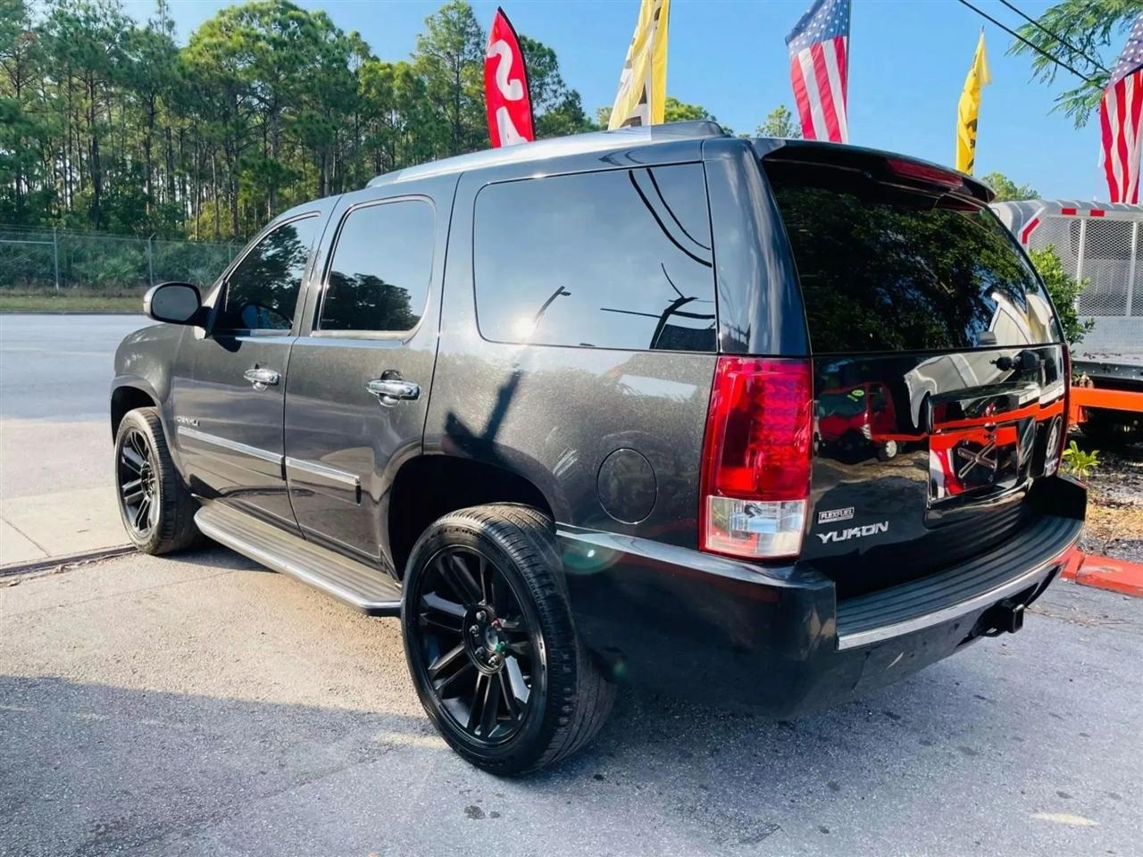 GMC Yukon Denali 4WD 2012