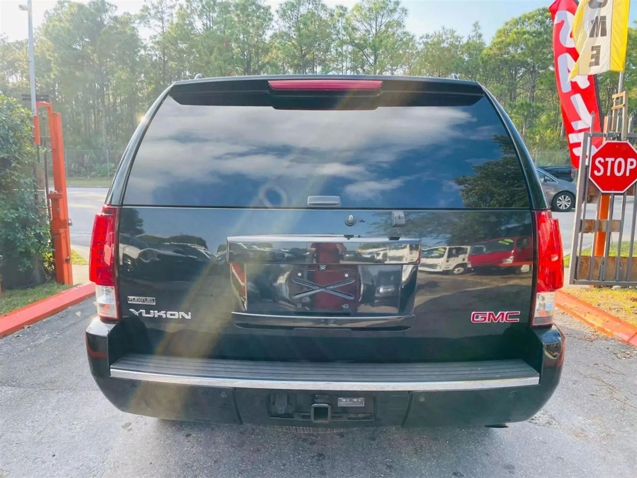 GMC Yukon Denali 4WD 2012