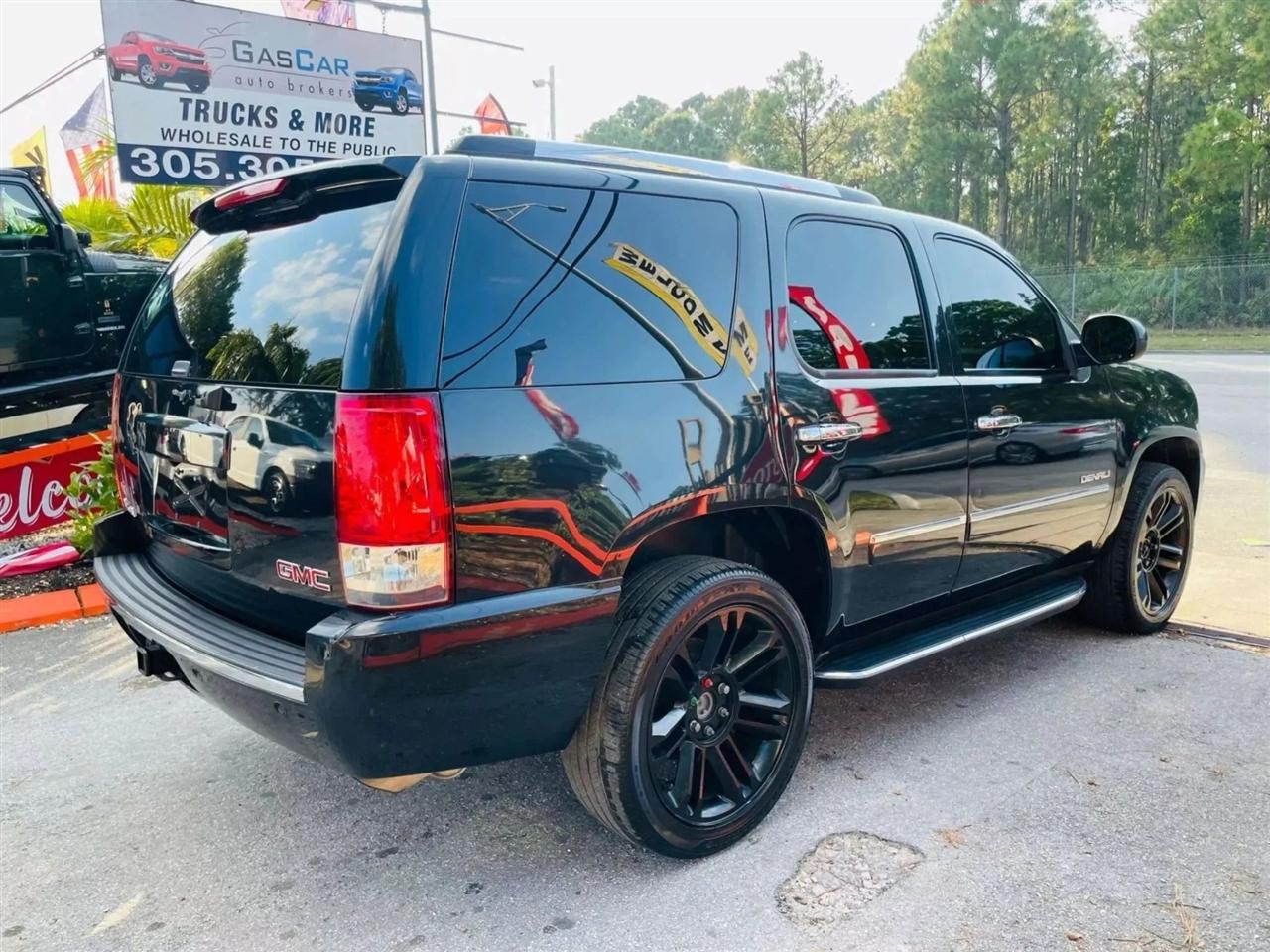 GMC Yukon Denali 4WD 2012