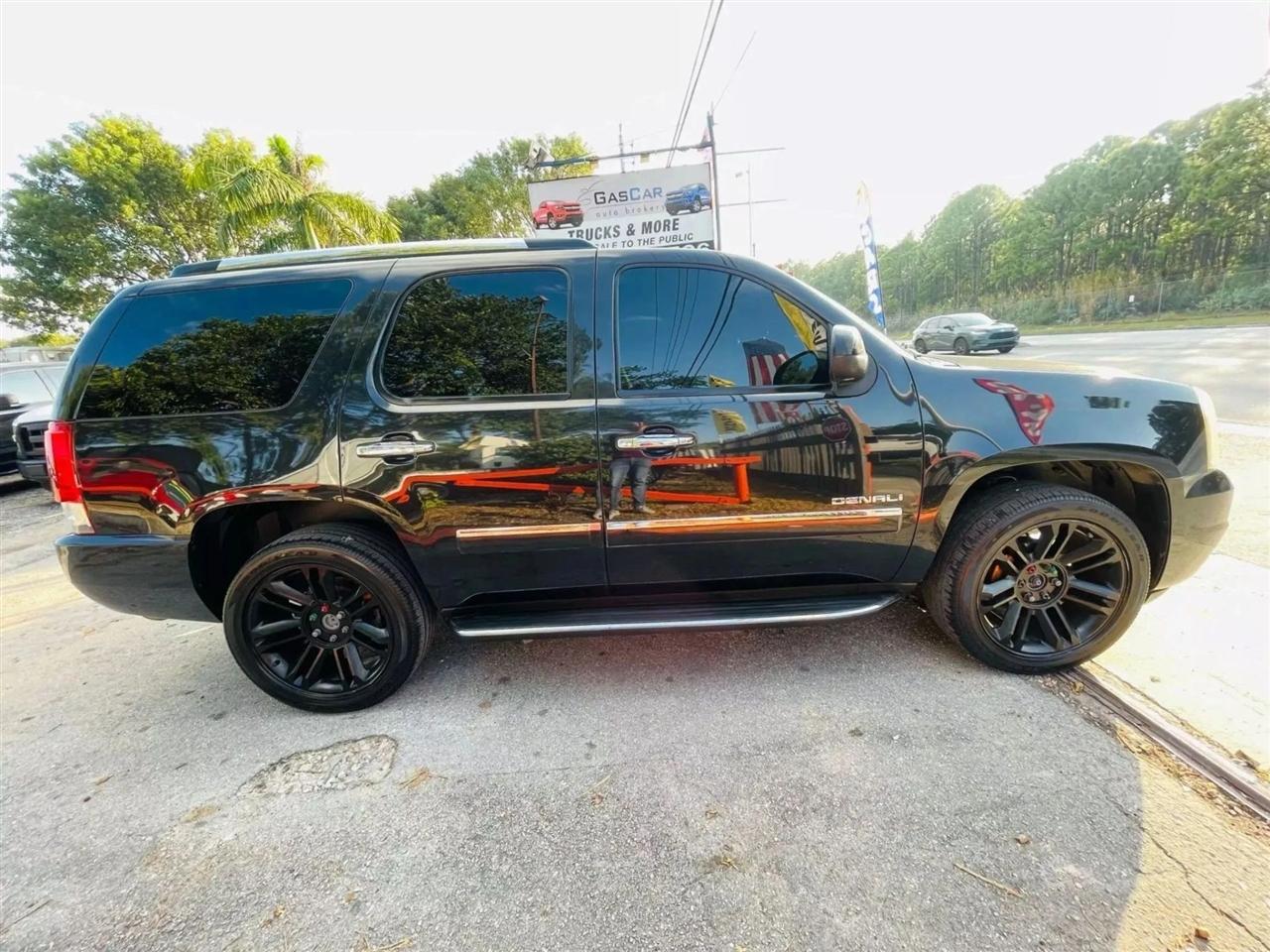 GMC Yukon Denali 4WD 2012