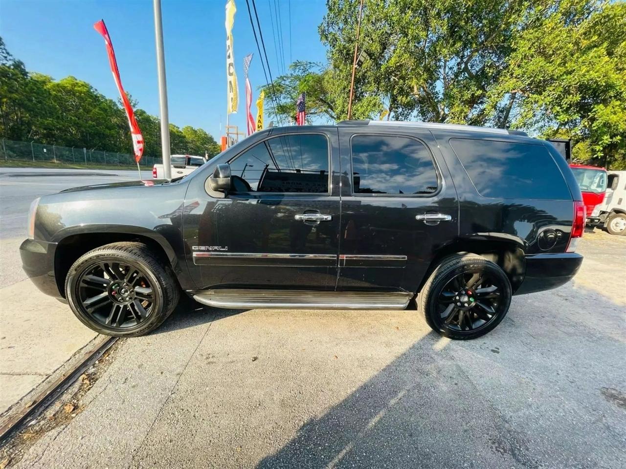 GMC Yukon Denali 4WD 2012