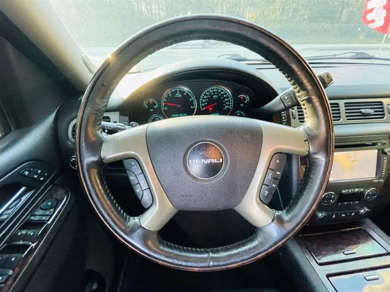 GMC Yukon Denali 4WD 2012