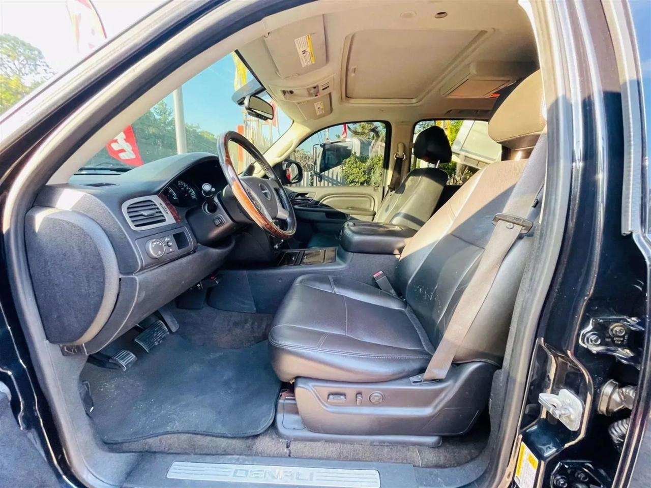 GMC Yukon Denali 4WD 2012