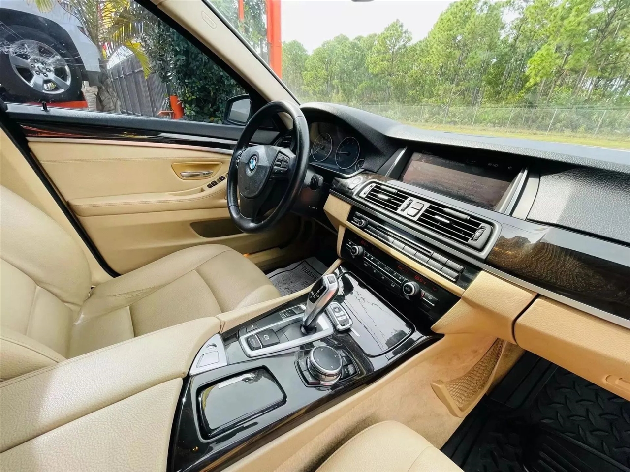 BMW 5-Series 528i 2015