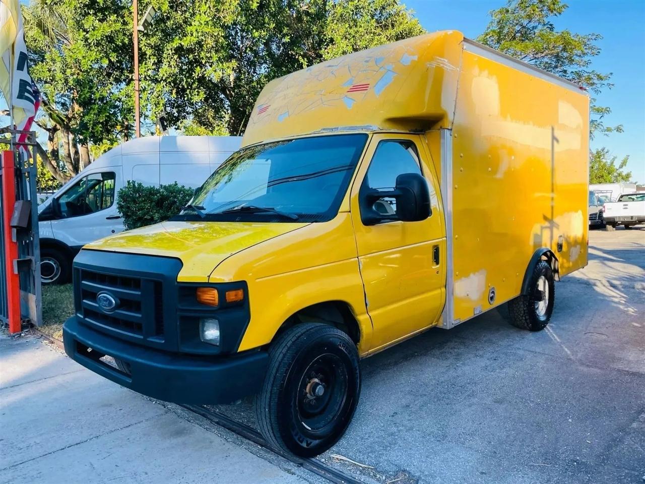 Ford Econoline E-350 Super Duty 2013