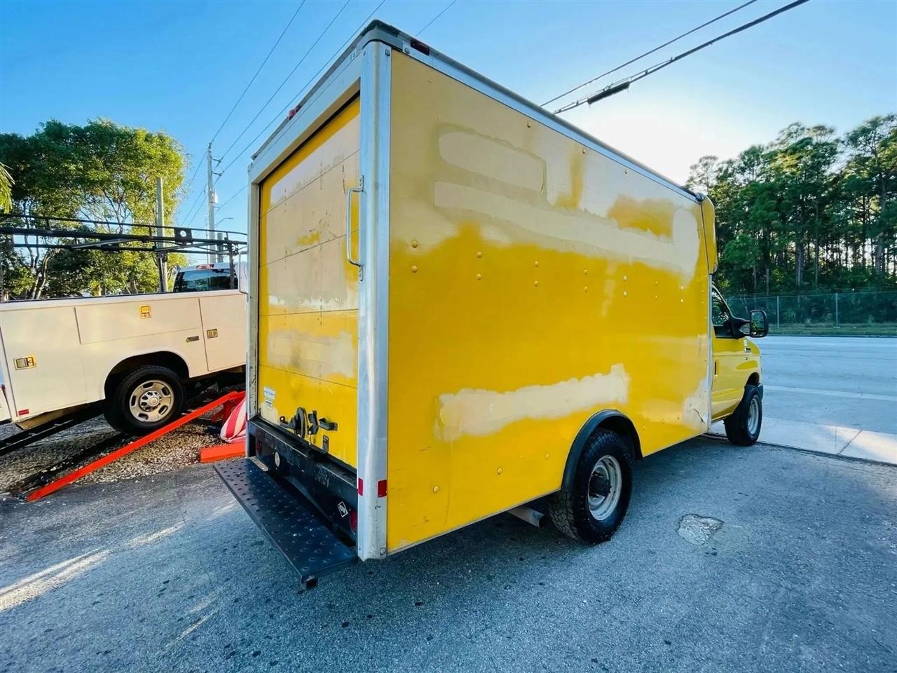 Ford Econoline E-350 Super Duty 2013