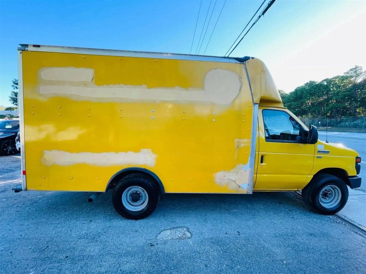Ford Econoline E-350 Super Duty 2013