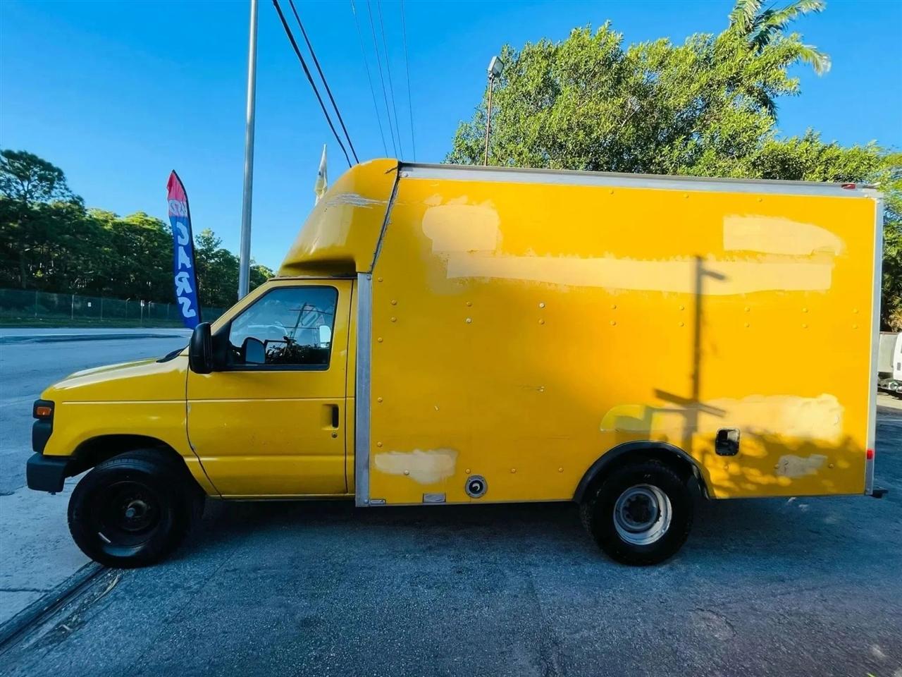 Ford Econoline E-350 Super Duty 2013