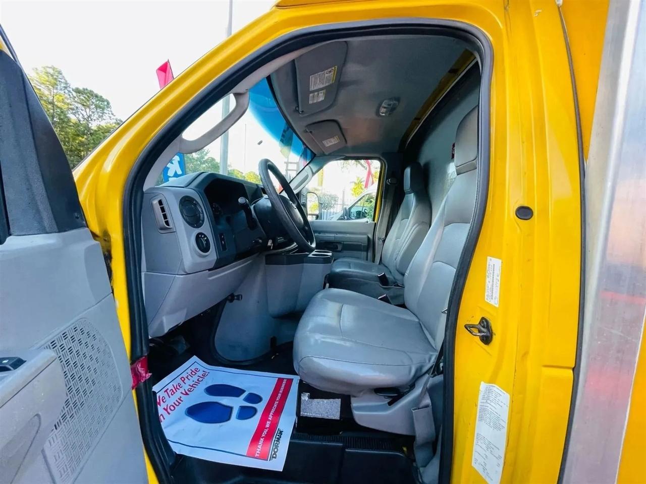 Ford Econoline E-350 Super Duty 2013