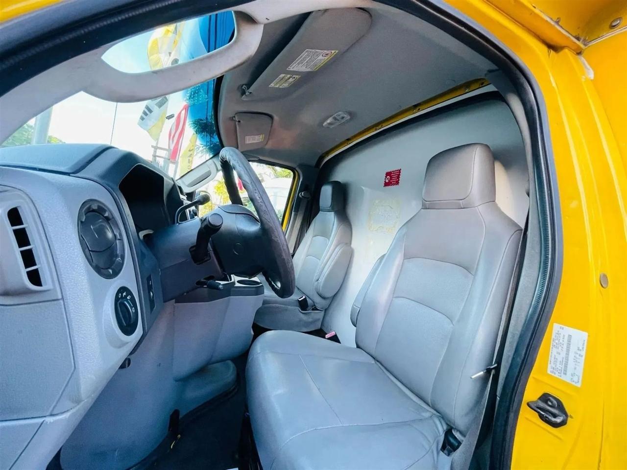 Ford Econoline E-350 Super Duty 2013
