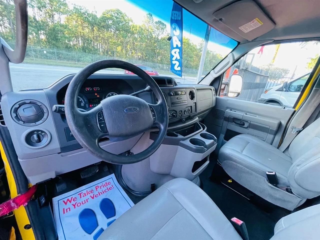 Ford Econoline E-350 Super Duty 2013