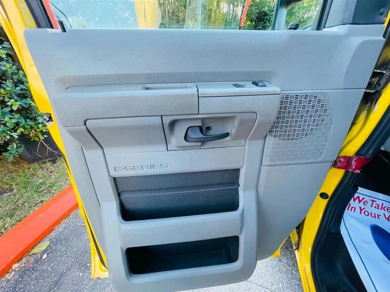 Ford Econoline E-350 Super Duty 2013