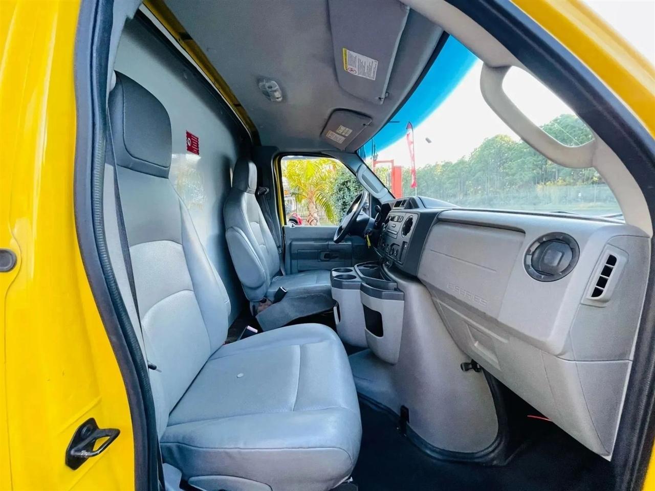 Ford Econoline E-350 Super Duty 2013