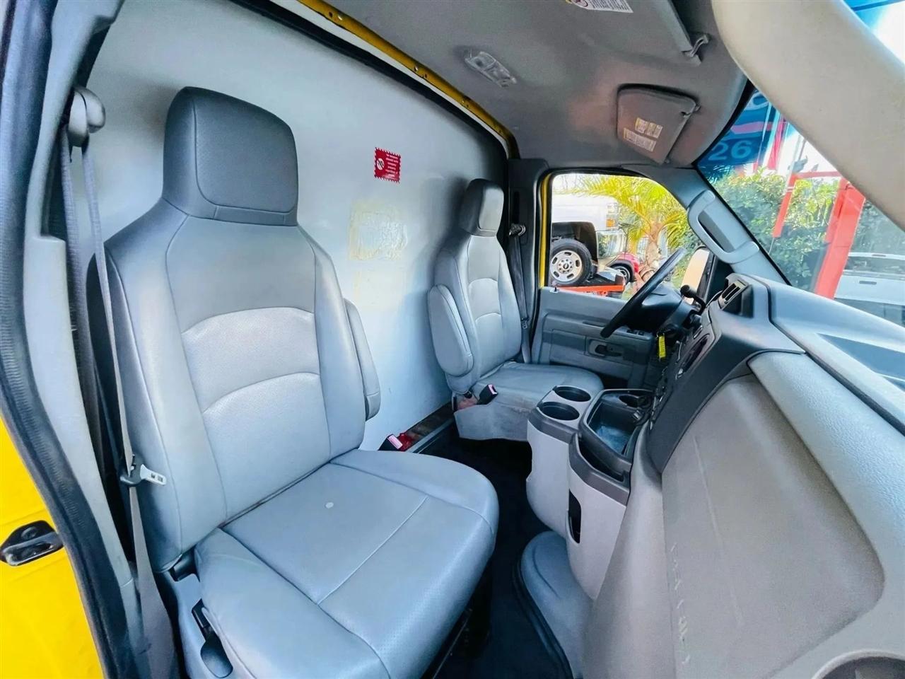 Ford Econoline E-350 Super Duty 2013