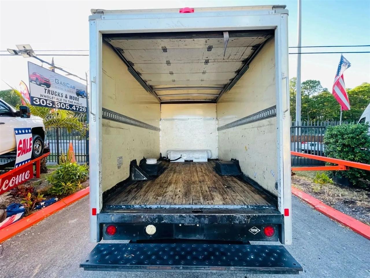 Ford Econoline E-350 Super Duty 2013