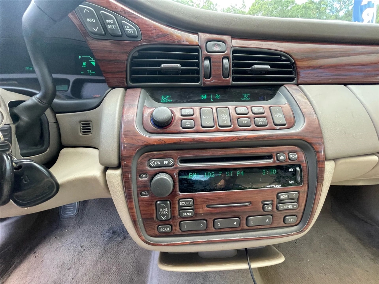 Cadillac DeVille Sedan 2005