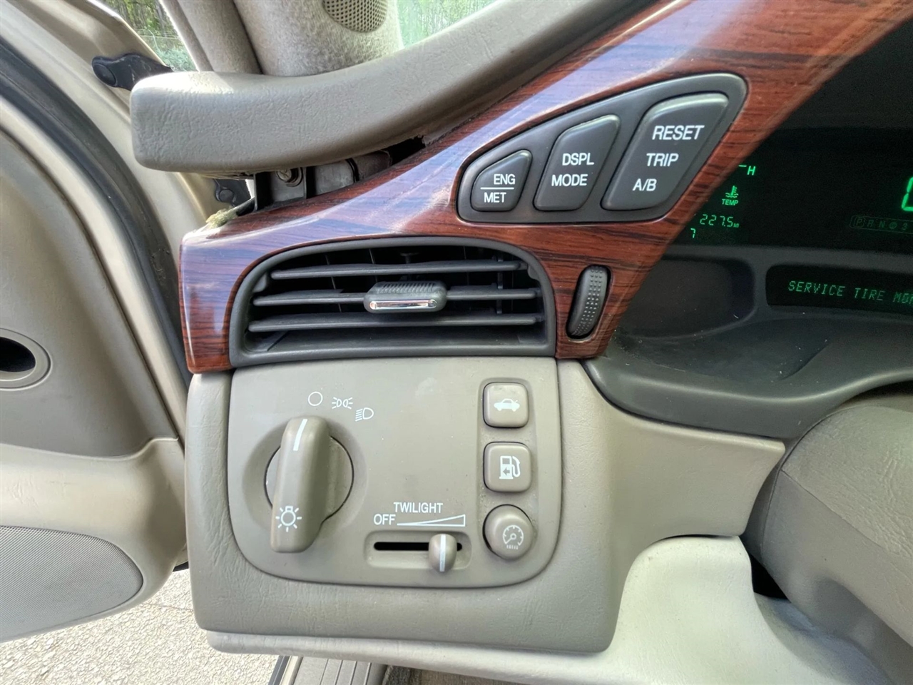 Cadillac DeVille Sedan 2005