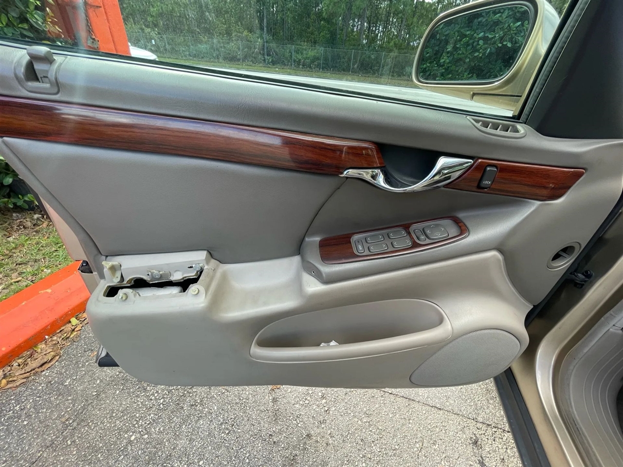 Cadillac DeVille Sedan 2005