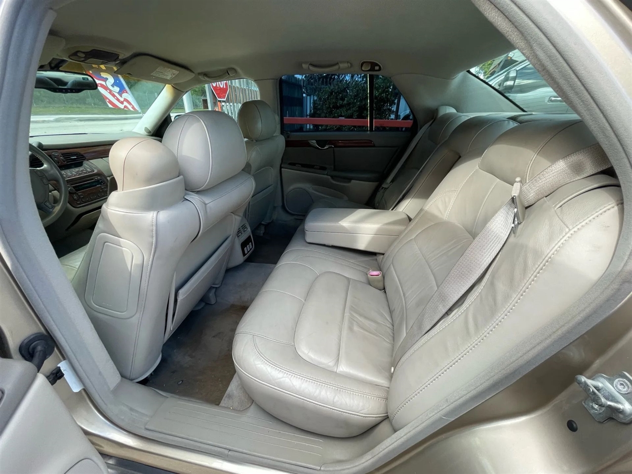 Cadillac DeVille Sedan 2005