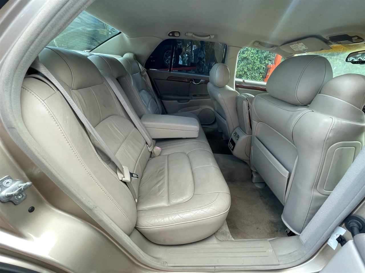 Cadillac DeVille Sedan 2005